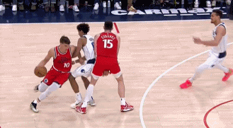 谈球吧官网登录入口精彩绝伦！博格丹不看人背传穿越人缝 助尤班克斯大鹏展翅暴扣