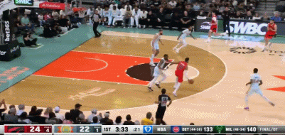 谈球吧😮今天要爆！巴特尔追身三分再进！个人首节三分7中6轰18分了！