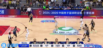 谈球吧体育官网入口太不应该了！广东后场简单传导 黄荣奇出现传球失误😕