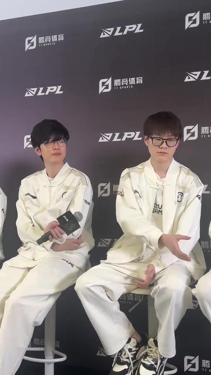 谈球吧体育官网入口不催还钱？今日和Scout有什么交流吗  jiejie、meiko：没什么交流