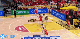 谈球吧(中国)官方网站冲劲十足！段昂君连中两球 将分差缩小到4分打停广厦