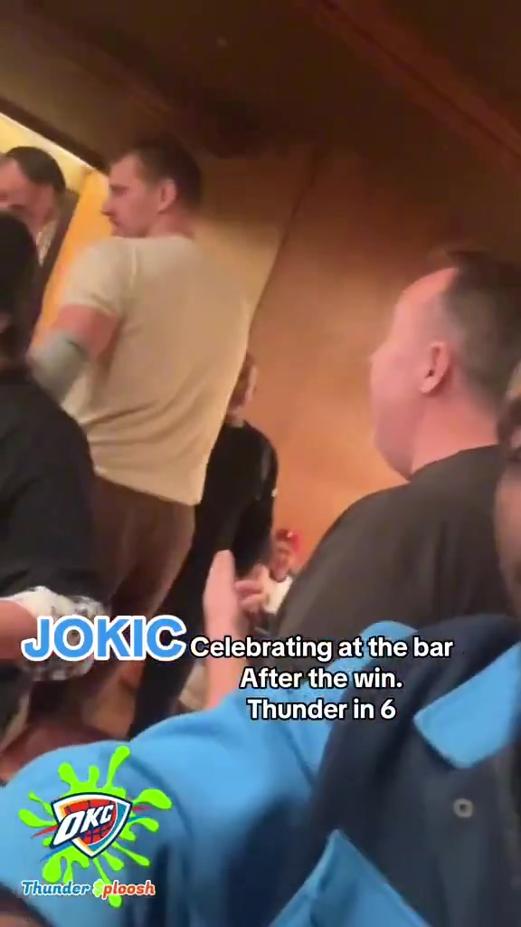 谈球吧官网登录入口约基奇G1赛后与哥哥们在俄城酒吧庆祝 雷霆球迷：我们六场拿下！