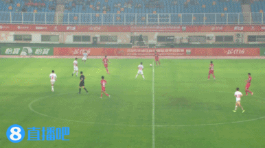 谈球吧(中国)官方网站半场-艾尼瓦尔远射破门李亚楠黄油手送礼 陕西联合1-0青岛红狮